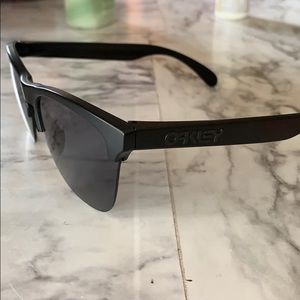 Oakley Men’s Sunglasses. Excellent condition